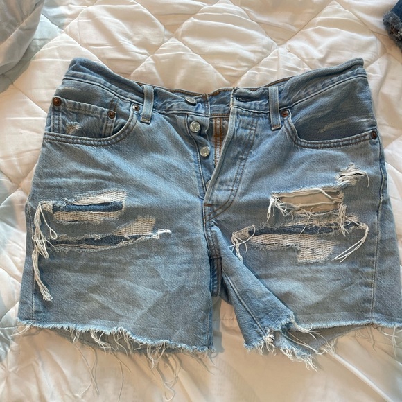 Levi Size 26 Shorts - Picture 2 of 4